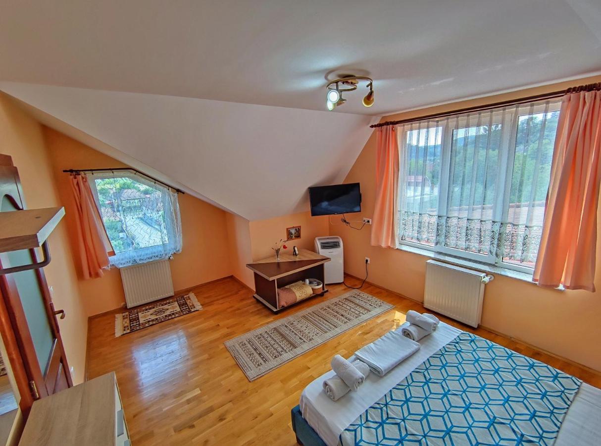 Отель Casa Adam Сигишоара Экстерьер фото