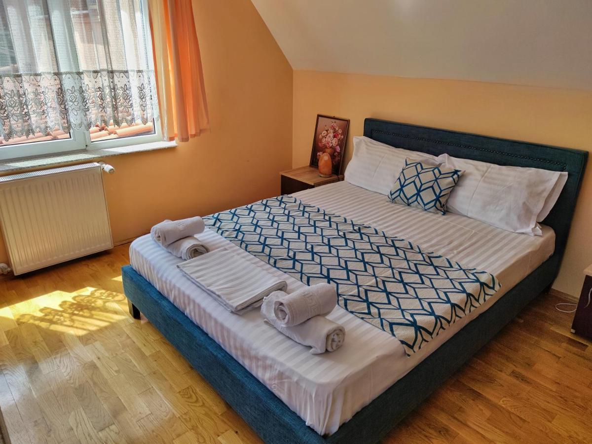 Отель Casa Adam Сигишоара Экстерьер фото