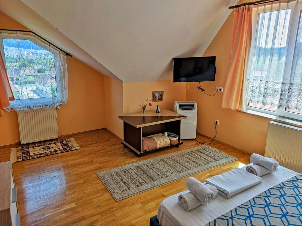 Отель Casa Adam Сигишоара Экстерьер фото