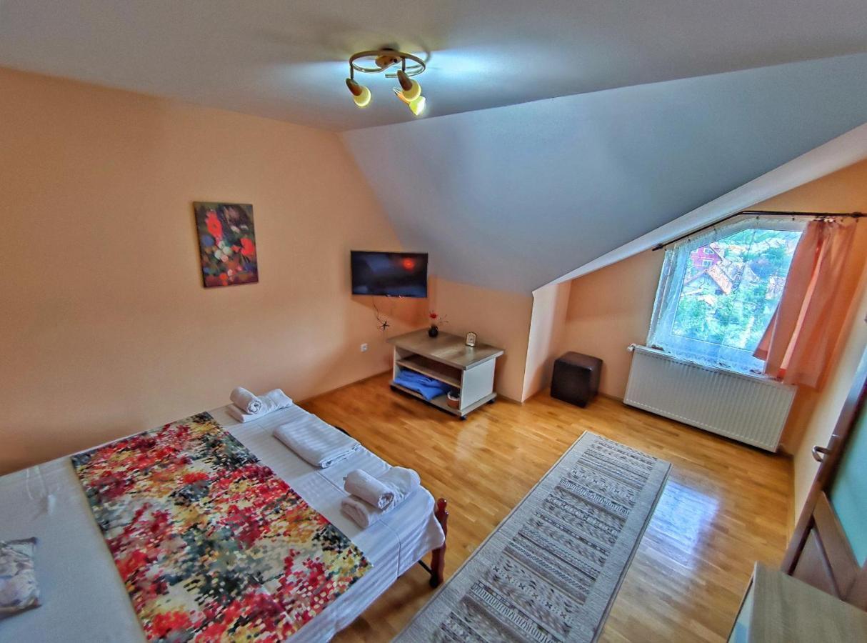 Отель Casa Adam Сигишоара Экстерьер фото