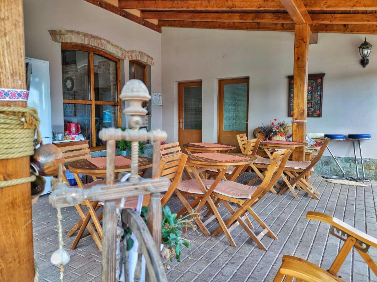 Отель Casa Adam Сигишоара Экстерьер фото