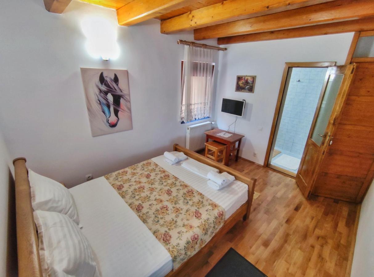 Отель Casa Adam Сигишоара Экстерьер фото