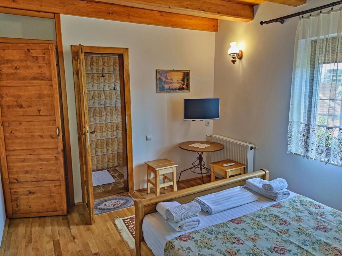 Отель Casa Adam Сигишоара Экстерьер фото