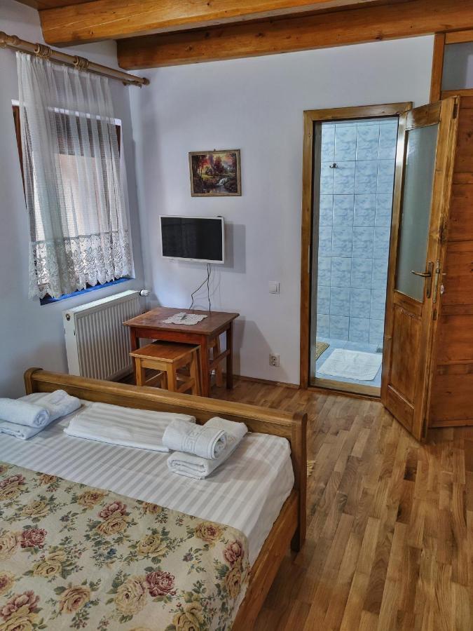 Отель Casa Adam Сигишоара Экстерьер фото