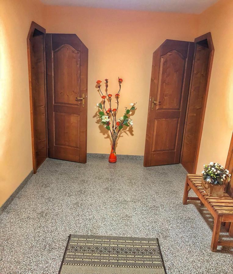Отель Casa Adam Сигишоара Экстерьер фото