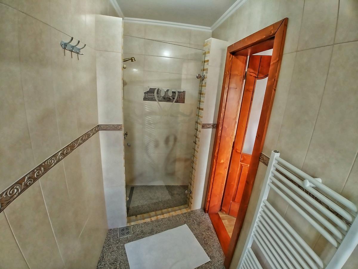 Отель Casa Adam Сигишоара Экстерьер фото