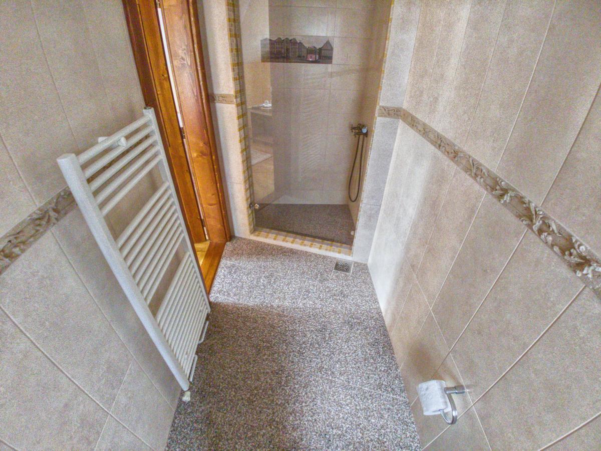 Отель Casa Adam Сигишоара Экстерьер фото