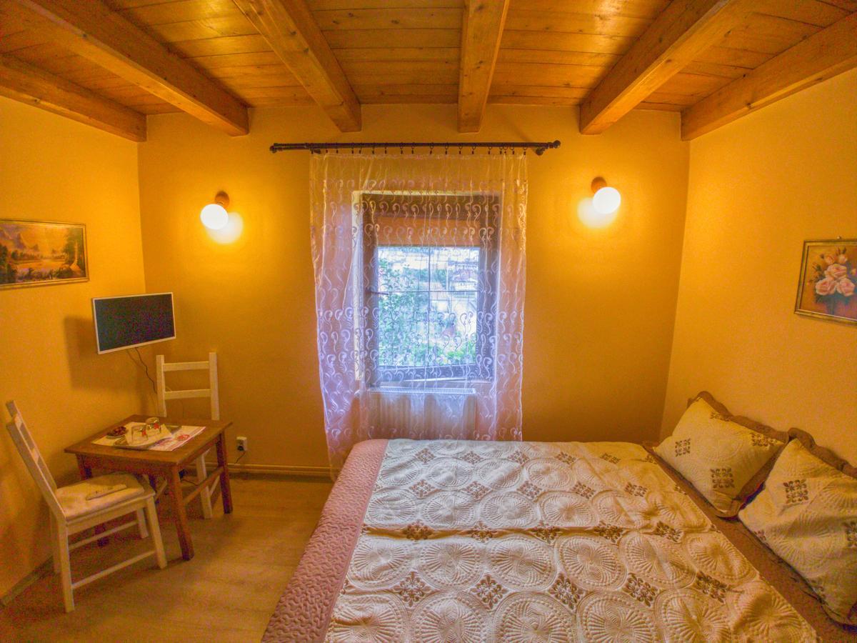 Отель Casa Adam Сигишоара Экстерьер фото