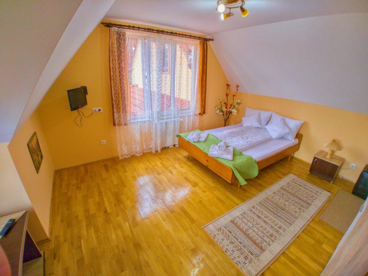 Отель Casa Adam Сигишоара Экстерьер фото