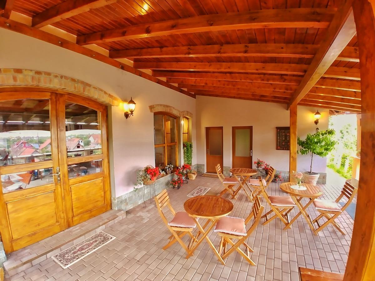 Отель Casa Adam Сигишоара Экстерьер фото