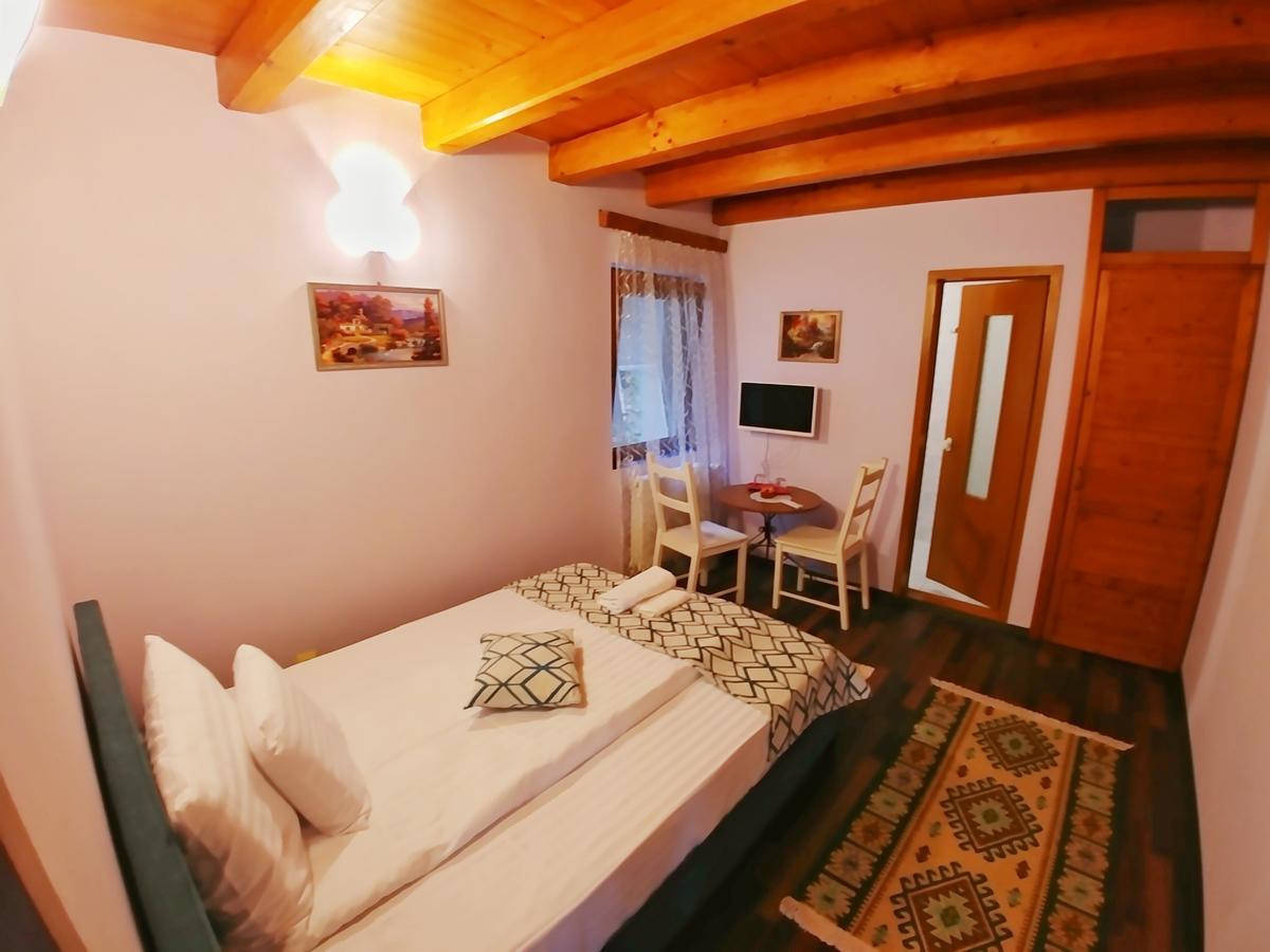 Отель Casa Adam Сигишоара Экстерьер фото