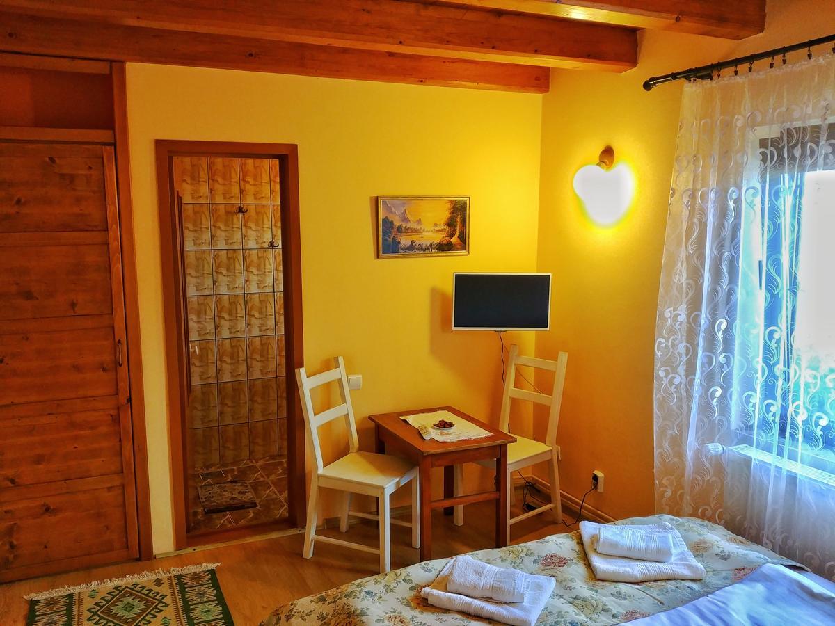 Отель Casa Adam Сигишоара Экстерьер фото